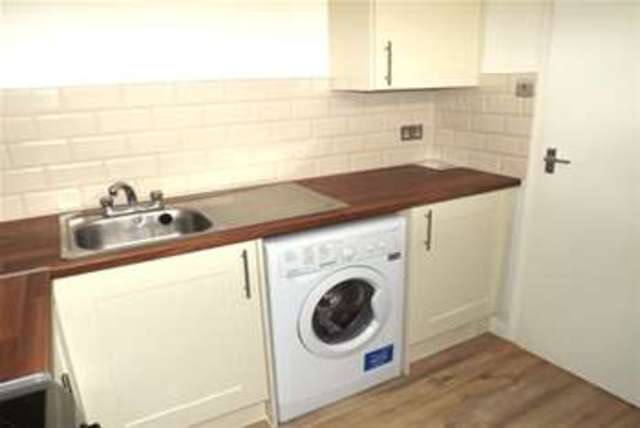  Image of 1 bedroom Flat to rent in Kings Road Brighton BN1 at Brighton, BN1 2JH