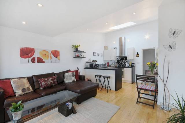  Image of 1 bedroom Flat to rent in Cavendish Road London SW12 at Cavendish Road  London, SW12 0DD