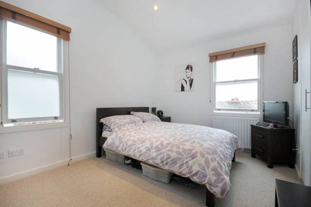  Image of 1 bedroom Flat to rent in Cavendish Road London SW12 at Cavendish Road  London, SW12 0DD