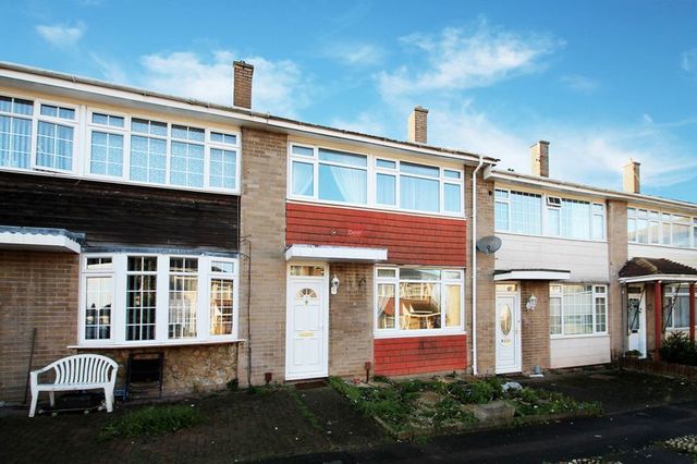  Image of 3 bedroom Terraced house to rent in Chatham Grove Chatham ME4 at Chatham Grove  Chatham, ME4 6LX