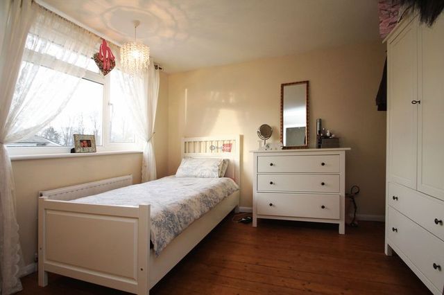  Image of 3 bedroom Terraced house to rent in Chatham Grove Chatham ME4 at Chatham Grove  Chatham, ME4 6LX