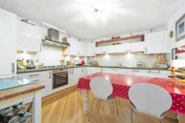  Image of 3 bedroom Flat for sale in Chesterfield Gardens Kelvinside Glasgow G12 at Kelvindale Glasgow Glasgow, G12 0BF