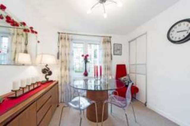  Image of 3 bedroom Flat for sale in Chesterfield Gardens Kelvinside Glasgow G12 at Kelvindale Glasgow Glasgow, G12 0BF