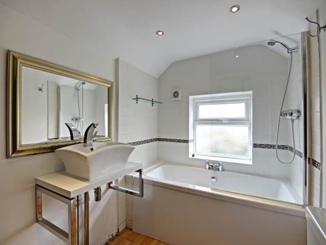 Image of 2 bedroom Terraced house to rent in Church Street St. Albans AL3 at St Albans Hertfordshire St Albans, AL3 5NG