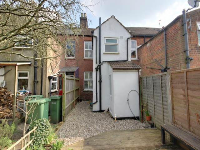  Image of 2 bedroom Terraced house to rent in Church Street St. Albans AL3 at St Albans Hertfordshire St Albans, AL3 5NG