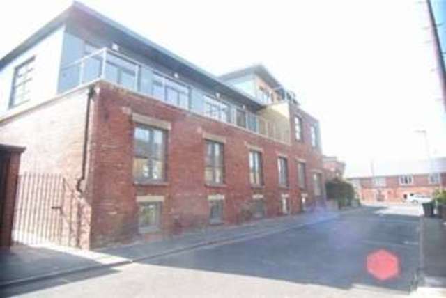  Image of 2 bedroom Flat to rent in South Parade Morley Leeds LS27 at Leeds, LS27 8AJ