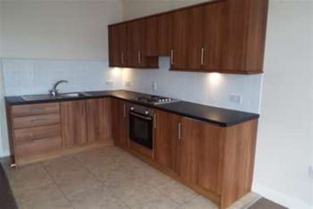  Image of 2 bedroom Flat to rent in South Parade Morley Leeds LS27 at Leeds, LS27 8AJ