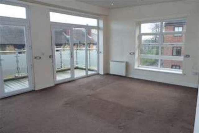  Image of 2 bedroom Flat to rent in South Parade Morley Leeds LS27 at Leeds, LS27 8AJ