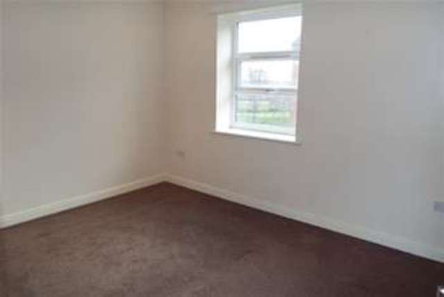  Image of 2 bedroom Flat to rent in South Parade Morley Leeds LS27 at Leeds, LS27 8AJ