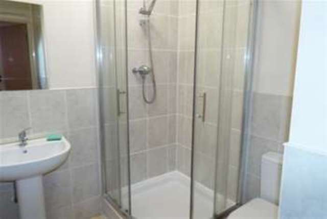  Image of 2 bedroom Flat to rent in South Parade Morley Leeds LS27 at Leeds, LS27 8AJ