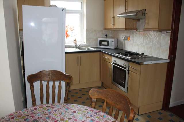  Image of 3 bedroom Flat to rent in City Road Roath Cardiff CF24 at City Road Roath Cardiff, CF24 3BP