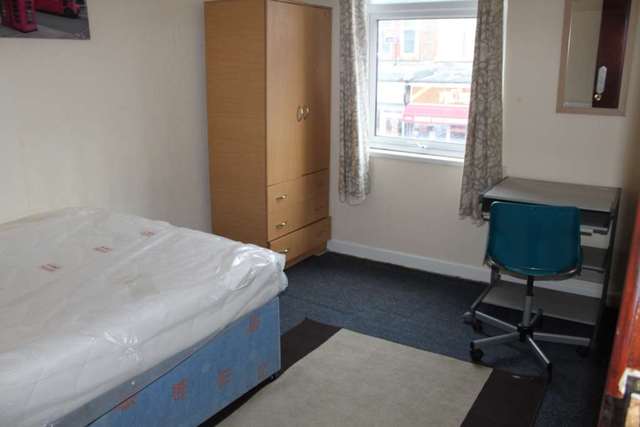  Image of 3 bedroom Flat to rent in City Road Roath Cardiff CF24 at City Road Roath Cardiff, CF24 3BP