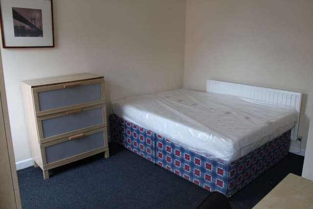  Image of 3 bedroom Flat to rent in City Road Roath Cardiff CF24 at City Road Roath Cardiff, CF24 3BP