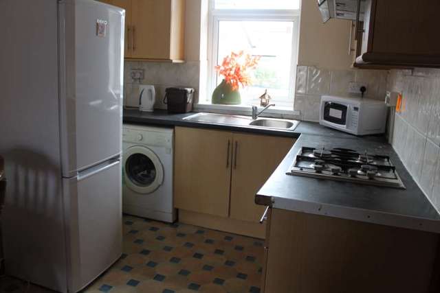  Image of 3 bedroom Flat to rent in City Road Roath Cardiff CF24 at City Road Roath Cardiff, CF24 3BP