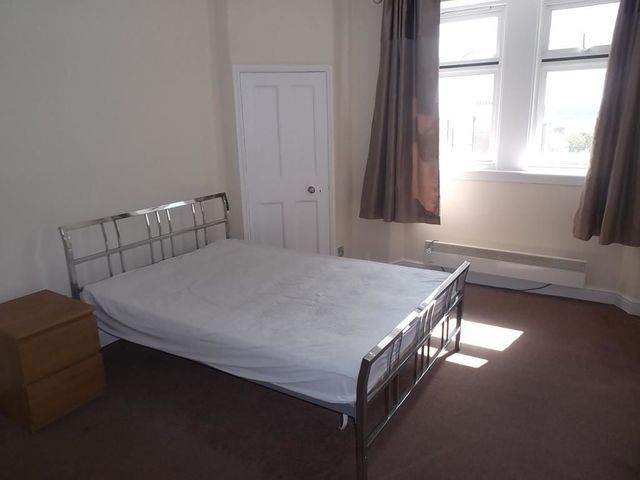  Image of 2 bedroom Flat to rent in Clepington Road Dundee DD3 at Coldside Dundee Dundee, DD3 7NY