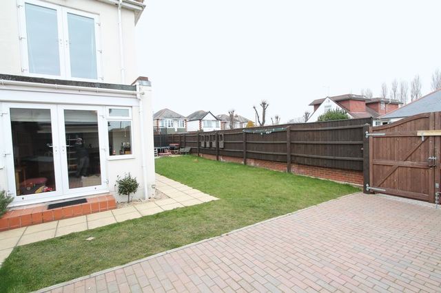 Image of 4 bedroom Detached house to rent in Clingan Road Southbourne Bournemouth BH6 at Clingan Road  Bournemouth, BH6 5QA