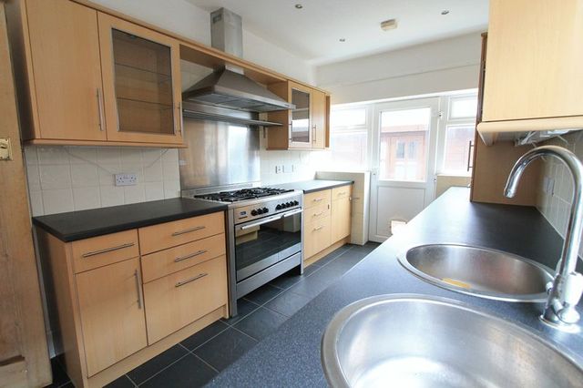  Image of 4 bedroom Detached house to rent in Clingan Road Southbourne Bournemouth BH6 at Clingan Road  Bournemouth, BH6 5QA