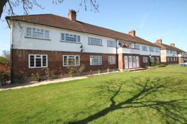  Image of 2 bedroom Detached house for sale in Oakleigh Avenue Tolworth Surbiton KT6 at Oakleigh Avenue Surbiton Surrey, KT6 7PU