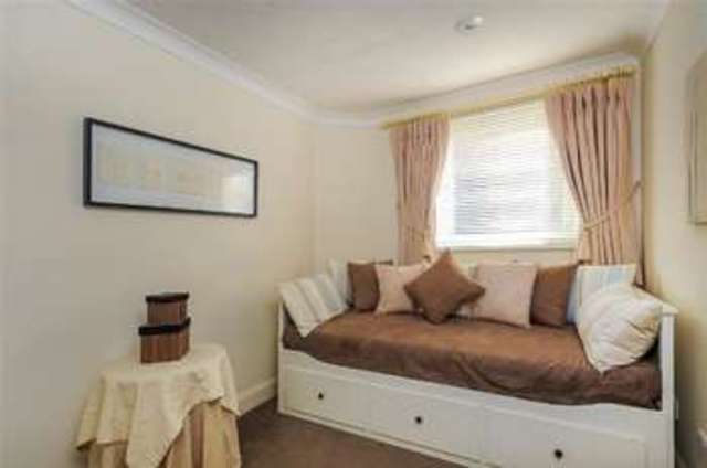  Image of 2 bedroom Apartment for sale in Inner Park Road London SW19 at Wimbledon Park, SW19 6DZ