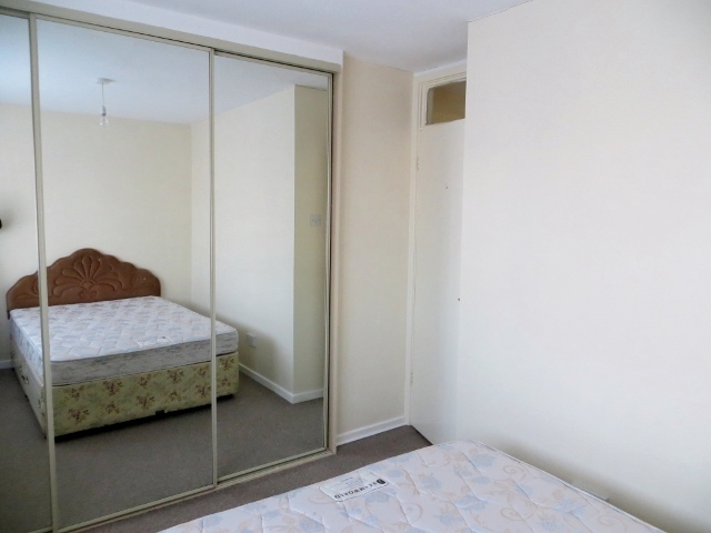  Image of 3 bedroom Semi-Detached house to rent in Coronet Close Hull HU6 at Hall Road  Hull, HU6 9UD