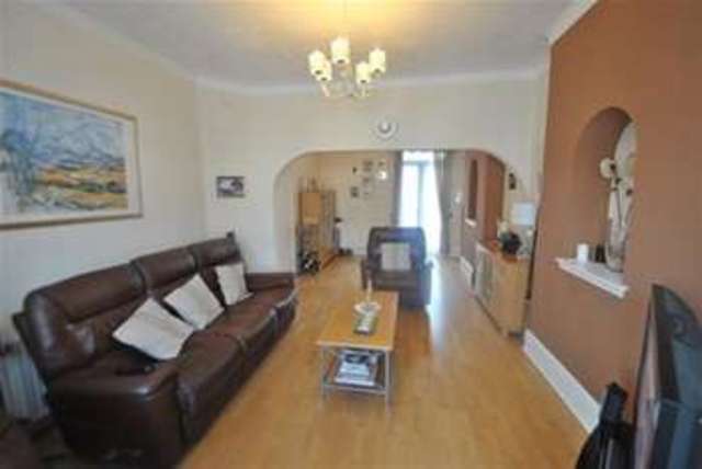  Image of 3 bedroom End of Terrace to rent in Courtland Avenue Cranbrook Ilford IG1 at Courtland Avenue  Ilford, IG1 3DP