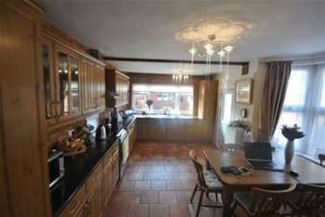  Image of 3 bedroom End of Terrace to rent in Courtland Avenue Cranbrook Ilford IG1 at Courtland Avenue  Ilford, IG1 3DP