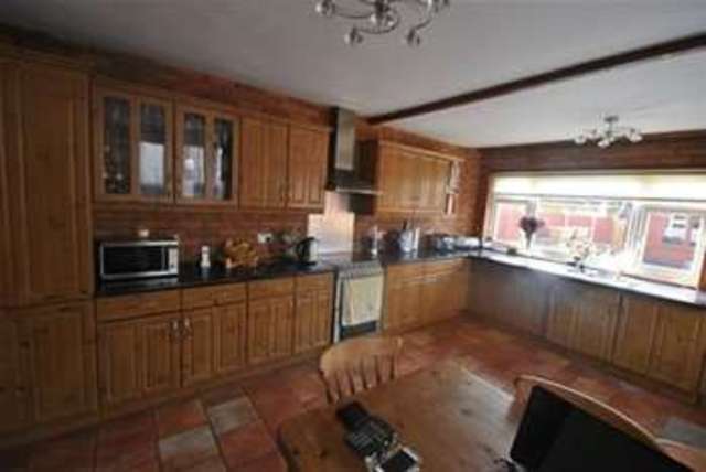  Image of 3 bedroom End of Terrace to rent in Courtland Avenue Cranbrook Ilford IG1 at Courtland Avenue  Ilford, IG1 3DP
