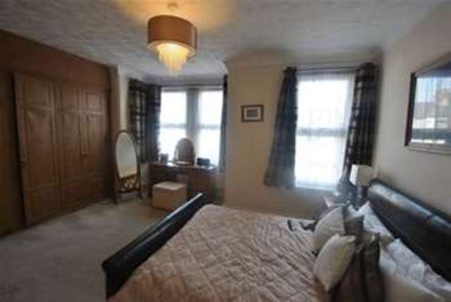 Image of 3 bedroom End of Terrace to rent in Courtland Avenue Cranbrook Ilford IG1 at Courtland Avenue  Ilford, IG1 3DP