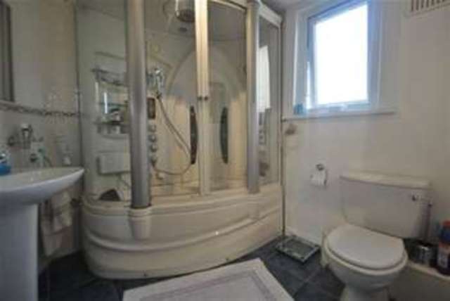  Image of 3 bedroom End of Terrace to rent in Courtland Avenue Cranbrook Ilford IG1 at Courtland Avenue  Ilford, IG1 3DP