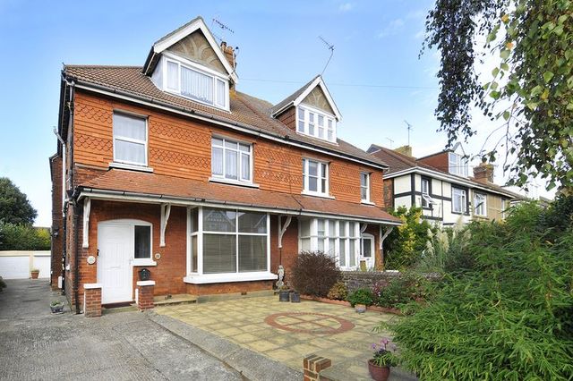  Image of 3 bedroom Flat for sale in Cowper Road Worthing BN11 at Cowper Road  Worthing, BN11 4PD