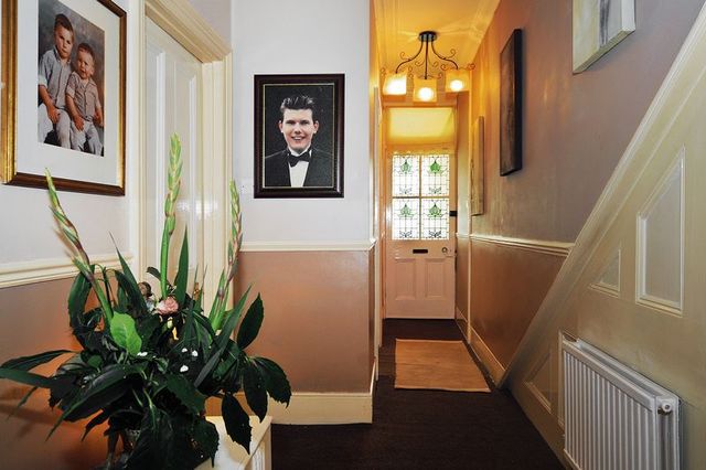  Image of 3 bedroom Flat for sale in Cowper Road Worthing BN11 at Cowper Road  Worthing, BN11 4PD