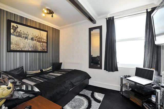  Image of 3 bedroom Flat for sale in Cowper Road Worthing BN11 at Cowper Road  Worthing, BN11 4PD