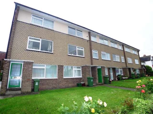  Image of 3 bedroom Maisonette to rent in Crescent Road Sidcup DA15 at Crescent Road  Sidcup, DA15 7HN