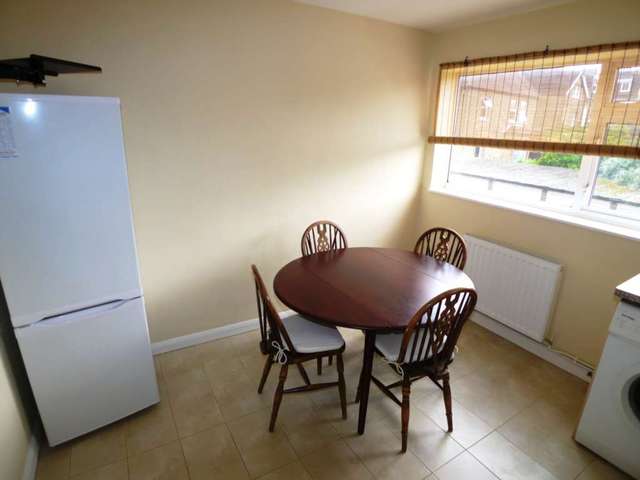  Image of 3 bedroom Maisonette to rent in Crescent Road Sidcup DA15 at Crescent Road  Sidcup, DA15 7HN