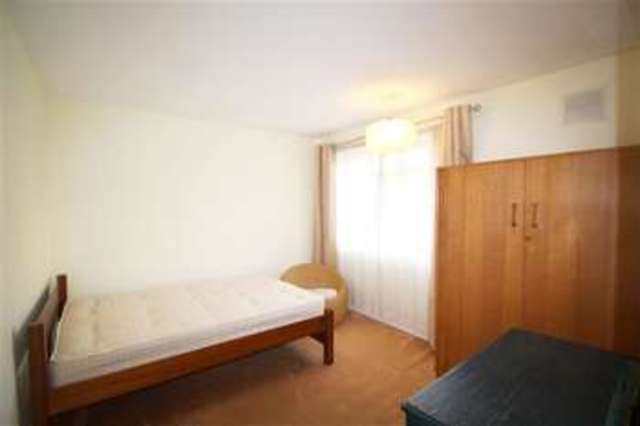  Image of 2 bedroom Property to rent in Crownstone Road London SW2 at Brixton, SW2 1LT
