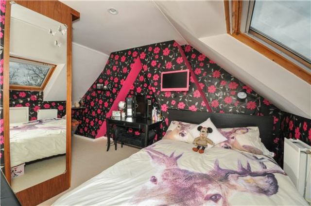  Image of 4 bedroom Semi-Detached house for sale in Derek Avenue Wallington SM6 at Surrey, SM6 7LA