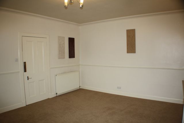  Image of 1 bedroom Flat to rent in Douglas Street Carluke ML8 at Carluke South Lanarkshire South Lanarkshire, ML8 5BJ