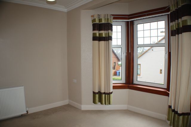  Image of 1 bedroom Flat to rent in Douglas Street Carluke ML8 at Carluke South Lanarkshire South Lanarkshire, ML8 5BJ