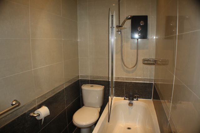  Image of 1 bedroom Flat to rent in Douglas Street Carluke ML8 at Carluke South Lanarkshire South Lanarkshire, ML8 5BJ