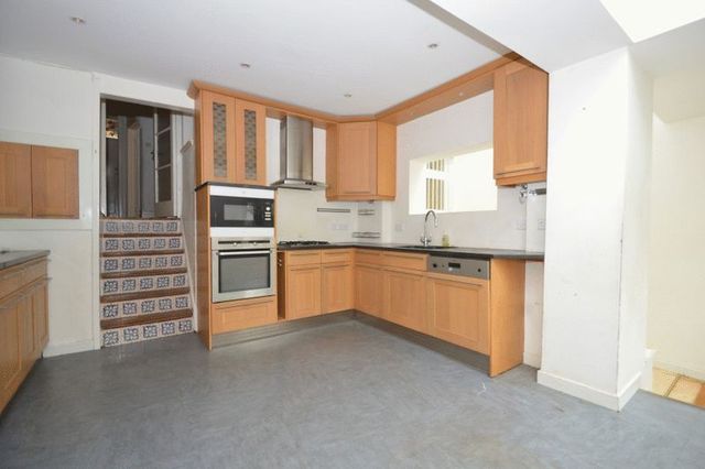  Image of 4 bedroom Terraced house for sale in Downfield Road Clifton Bristol BS8 at Downfield Road Clifton Bristol, BS8 2TJ