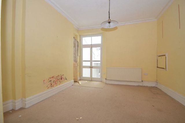  Image of 4 bedroom Terraced house for sale in Downfield Road Clifton Bristol BS8 at Downfield Road Clifton Bristol, BS8 2TJ