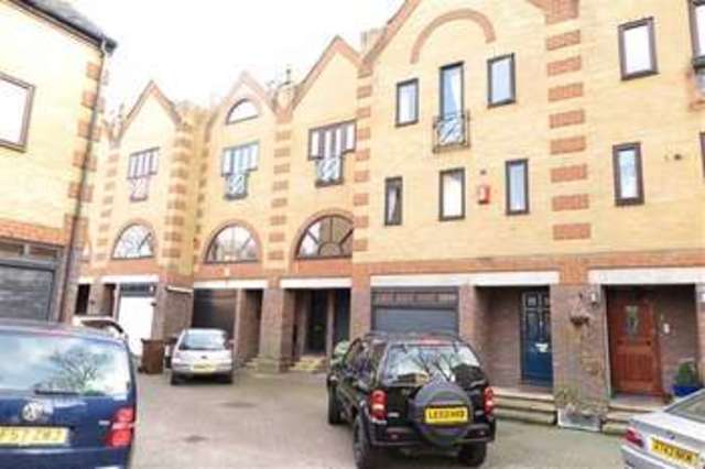  Image of 2 bedroom Mews to rent in Drake Close London SE16 at Surrey Quays, SE16 6RS