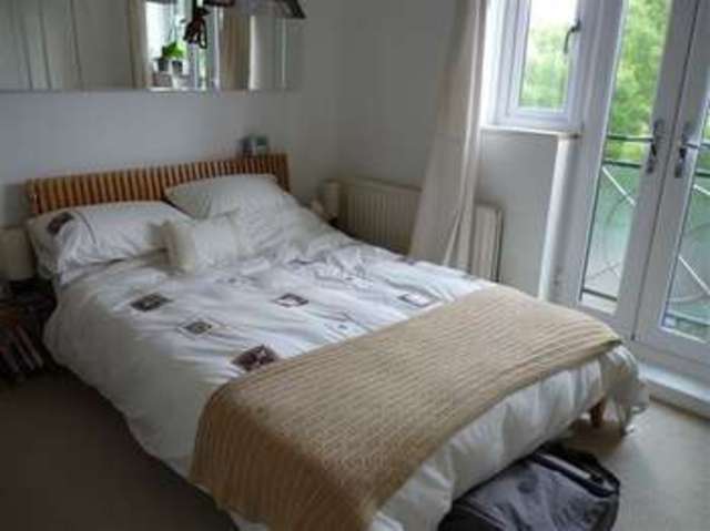  Image of 2 bedroom Mews to rent in Drake Close London SE16 at Surrey Quays, SE16 6RS