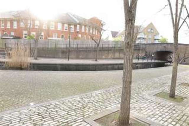  Image of 2 bedroom Mews to rent in Drake Close London SE16 at Surrey Quays, SE16 6RS