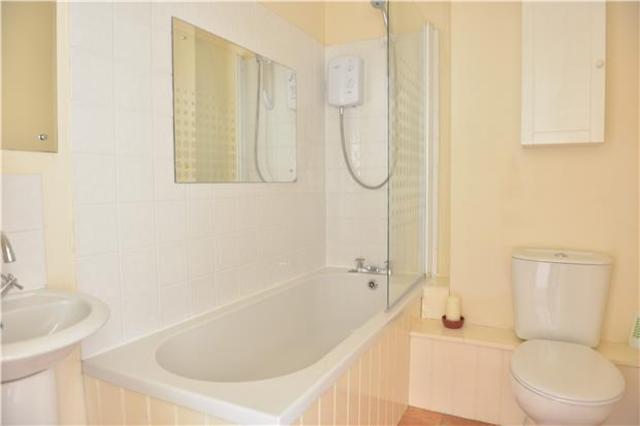  Image of 1 bedroom Flat to rent in Dudley Road Tunbridge Wells TN1 at Kent, TN1 1LF