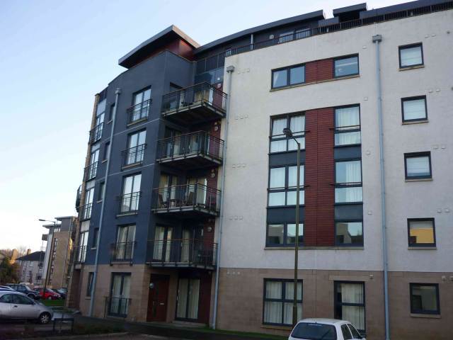  Image of 3 bedroom Flat to rent in East Pilton Farm Crescent Edinburgh EH5 at Pilton Edinburgh Edinburgh, EH5 2GF