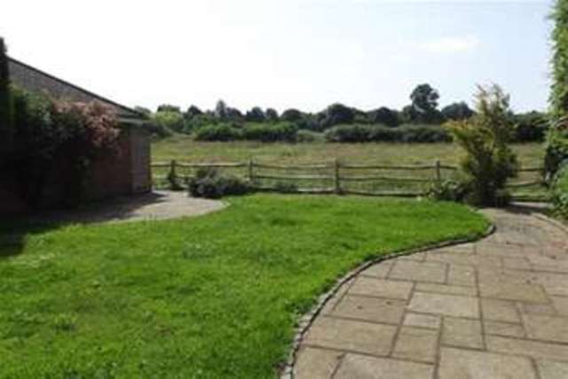 Image of 5 bedroom Detached house to rent in Middle Farm Place Effingham Leatherhead KT24 at Leatherhead, KT24 5LA