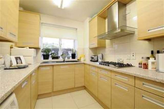  Image of 3 bedroom Flat to rent in Fairfax Road London NW6 at London, NW6 4EX