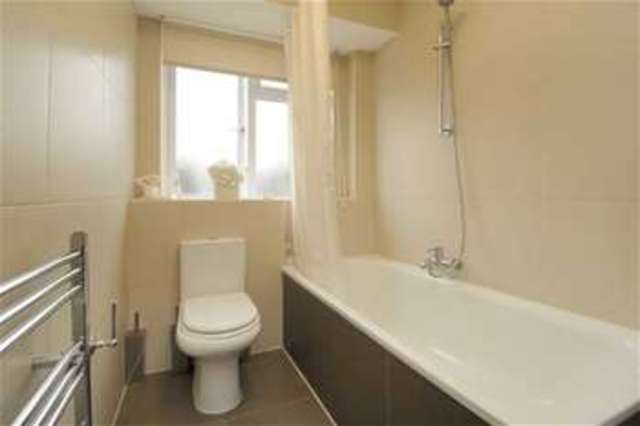  Image of 3 bedroom Flat to rent in Fairfax Road London NW6 at London, NW6 4EX