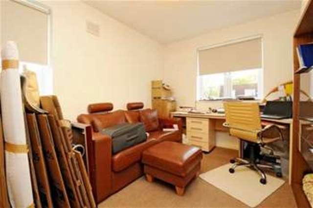  Image of 3 bedroom Flat to rent in Fairfax Road London NW6 at London, NW6 4EX